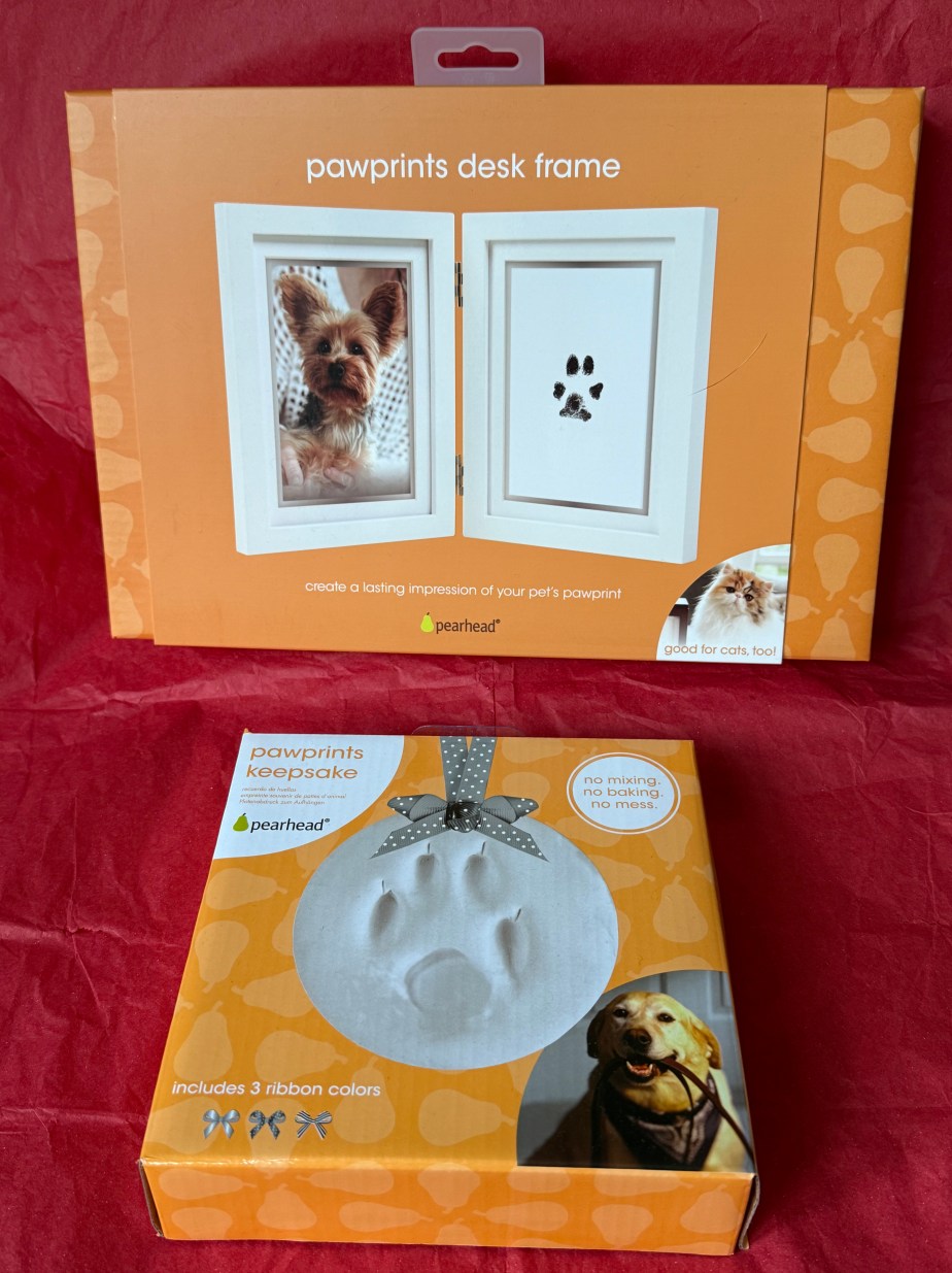 Pearhead Pawprint Ornament and Pawprint Ink Desk&nbsp;Frame